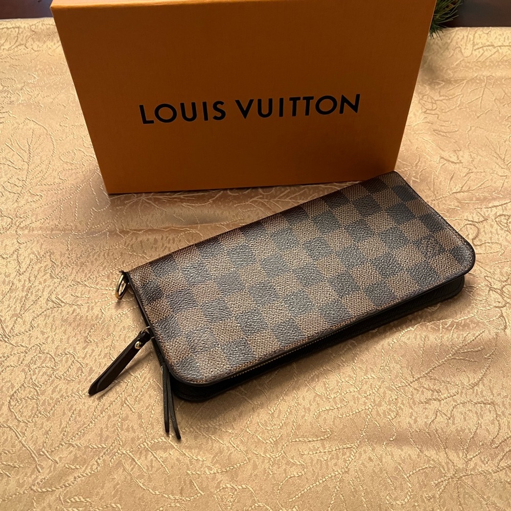 LV Damier Ebene Insolete Wallet. 100% Authentic!